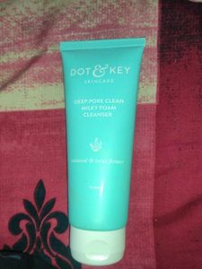 Dot & Key Deep Pore Clean Cleanser