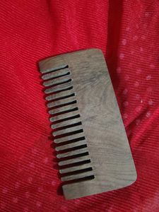 Daisy Hair Clip Along With Wooden Haircomb