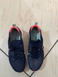 Sketchers Woman Walking Shoes