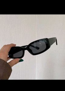 Black Rectangular Sunglasses 🕶