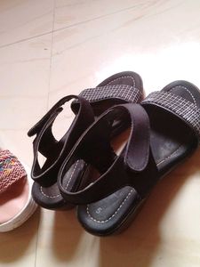 Black Sandle