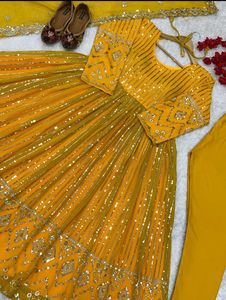 New Stayle Beautiful Pakistani Gown Dress Inpoted
