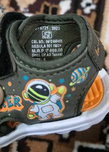 Almost new Kids infant Sandals in size 5