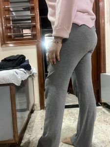 Gray Wide Leg yoga pants 🌻