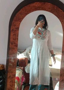 Trendy White Kurta With Slit For Women (30-32)