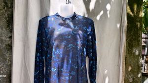 21510. Blue Patterned Top