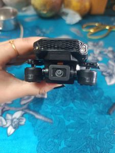 Model: E88 1 drone1 remote control.1 charging cabl