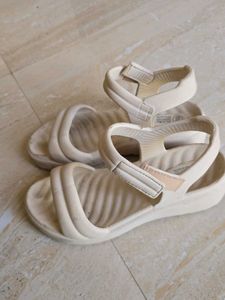ZUDIO Comfortable Off White Sandals