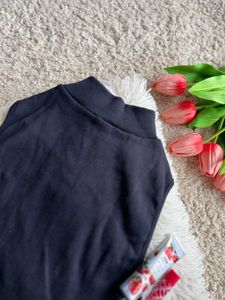 Sleeveless Zip-Up Sweater