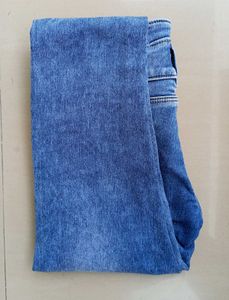 Light Wash Skinny Jeans - Women
