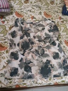 Top With Quarter Sleeves