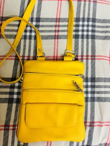 Smart Girly Slingwith 3 Zip N One Pocket