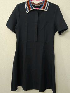 Chic Dark Blue Dress with Crochet Collar