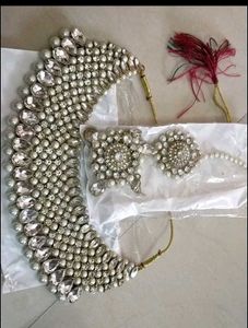 Choker With Bindi And Earrings