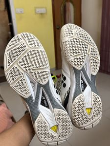 Yonex SHB 65 Power Cushion, White Tiger ✨