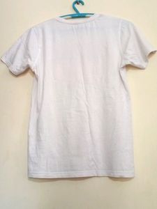 Women&#39;s White Round Neck  Tshirt