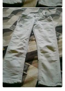 Neutral Jeans