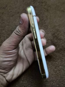 Blackberry Q10 Special Edition Gold