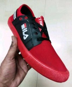 NEW NO USED  SENAKER SPORTS SHOES.