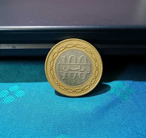 Bahrain 100 Fils Coin Bimetal, Collectable