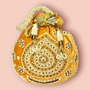 Velvet Potli Bag | Lehenga Matching Batwa