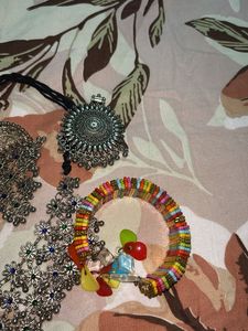 It&#39;s A Necklace Black Metal With Earing Nd Bracelt