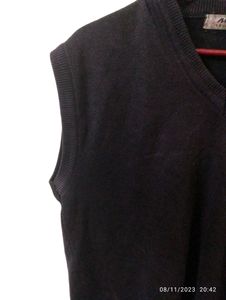 Men&#39;s Black Color Half Sweater