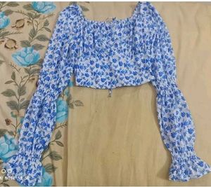 Floral Crop Top - Chic & Trendy