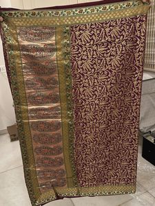 Magenta–Gold Crepe