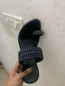 Stylish Black Toe Ring Flats