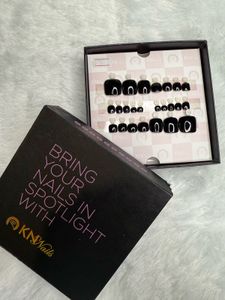 (Sale) Black Press On Nails 4 Ur Toes- Leg