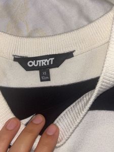 White And Black Horizontal Top From Outryt