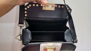High quality spacious bag🖤🤍