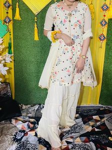 Floral Embroidered Kurta Set