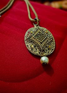 Vintage-Style Pearl Pendant Necklace