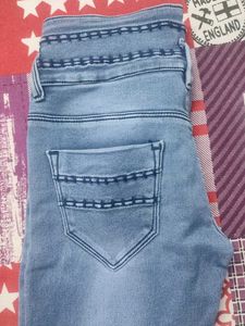 Light Wash Jeans with Button Closure