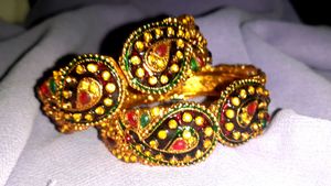 Vintage-Style Bangle Bracelet Set