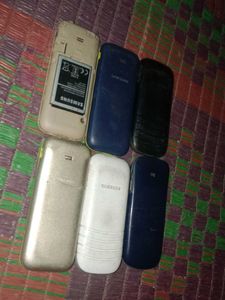 Vintage Feature Phones - Lot of 6
