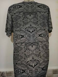M/L Patterned T-Shirt Max Chest Size 42 inches