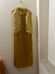 Elegant Sleeveless Kurta