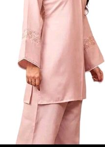 Pakistani Style Kurta Set.