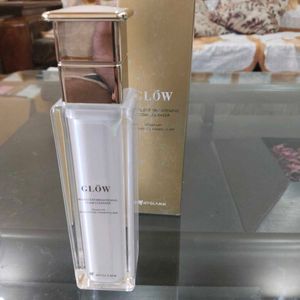 GLOW Iridescent Brightening Foam Cleanser