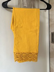 🥳Yellow Capri With Lace Detailing At Bottom