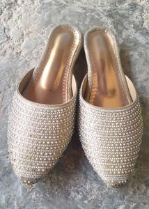 Used Jutti Chappal Hils