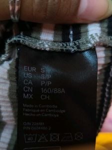 H&amp;M divided authentic crop top