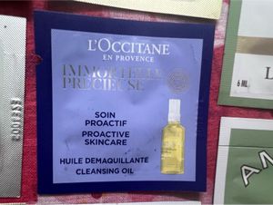 Loccitane En Provence 8 Samples Combo