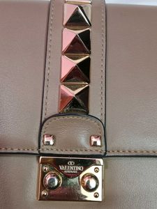 VALENTINO GARAVANI Elegant Shoulder Bag