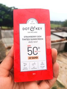 Dot & Key Strawberry 🍓 Tinted Sunscreen 🌞
