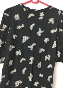 Black Floral top💕