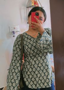 Beautiful Women Full Sleeves Short Kurti